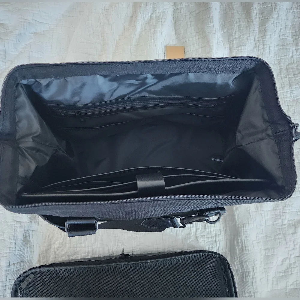 BEIS Mini Weekender Convertible - Picture 5 of 5